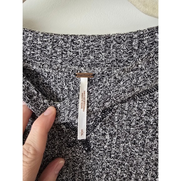 Free People Gray Ribbed Knit Top With Red Lace Up Detail Sleeves rare - Picture 4 of 7